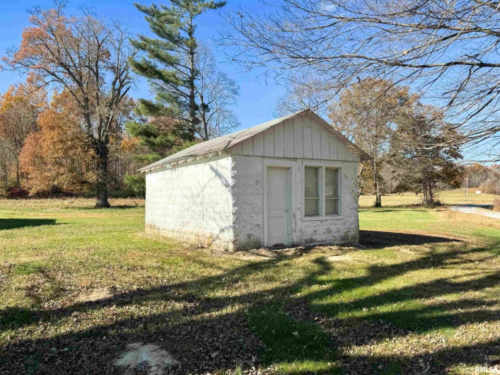 1325 BEECH Grove, Wolf Lake, Illinois 62998, 5 Bedrooms Bedrooms, 0 ,1 BathroomBathrooms,Residential,For Sale,BEECH,0,RMAEB460512