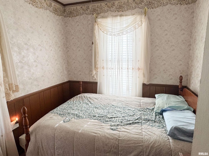 1325 BEECH Grove, Wolf Lake, Illinois 62998, 5 Bedrooms Bedrooms, 0 ,1 BathroomBathrooms,Residential,For Sale,BEECH,0,RMAEB460512