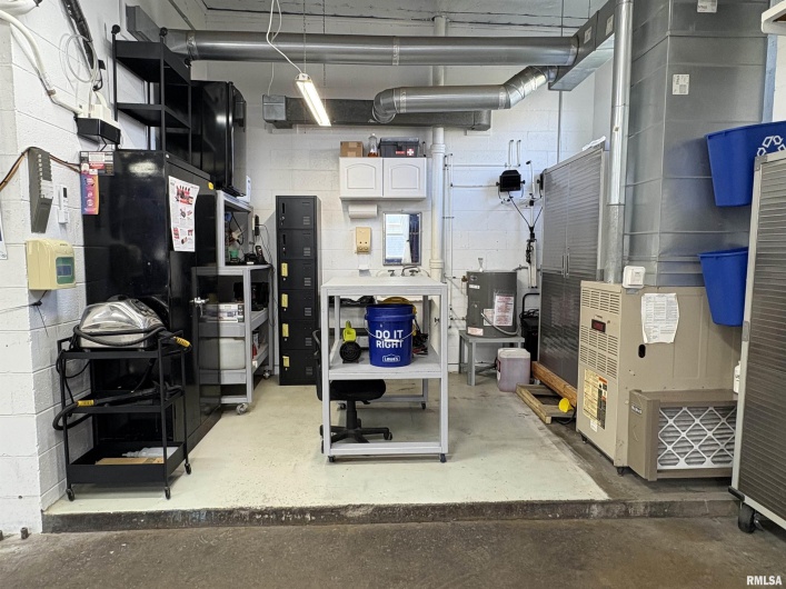 2040 WALNUT Street, Murphysboro, Illinois 62966, 0 , 0 ,0,Commercial Sale,For Sale,WALNUT,0,RMAEB460527