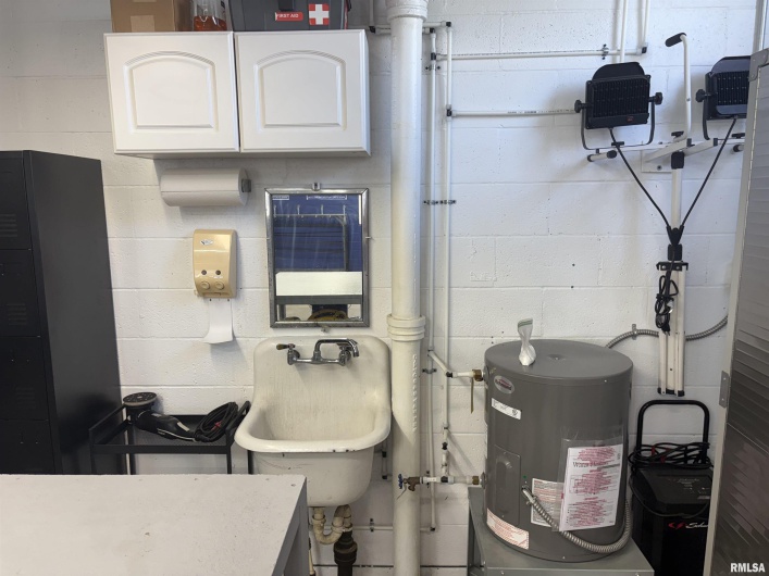 2040 WALNUT Street, Murphysboro, Illinois 62966, 0 , 0 ,0,Commercial Sale,For Sale,WALNUT,0,RMAEB460527