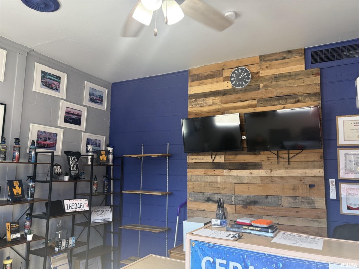 2040 WALNUT Street, Murphysboro, Illinois 62966, 0 , 0 ,0,Commercial Sale,For Sale,WALNUT,0,RMAEB460527