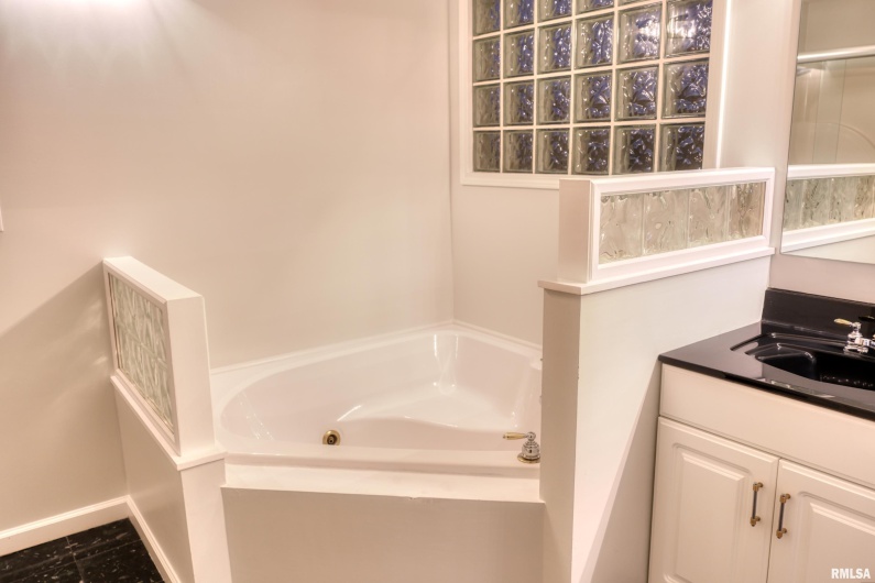 6381 Tyner Lane, Marion, Illinois 62901, 4 Bedrooms Bedrooms, 0 ,2 BathroomsBathrooms,Residential,For Sale,Tyner,0,RMAQC4269511