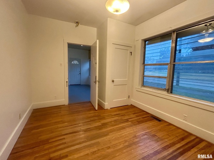 1004 MILL Street, Carbondale, Illinois 62901, 0 , 0 ,0,Residential Income,For Sale,MILL,0,RMAEB460534