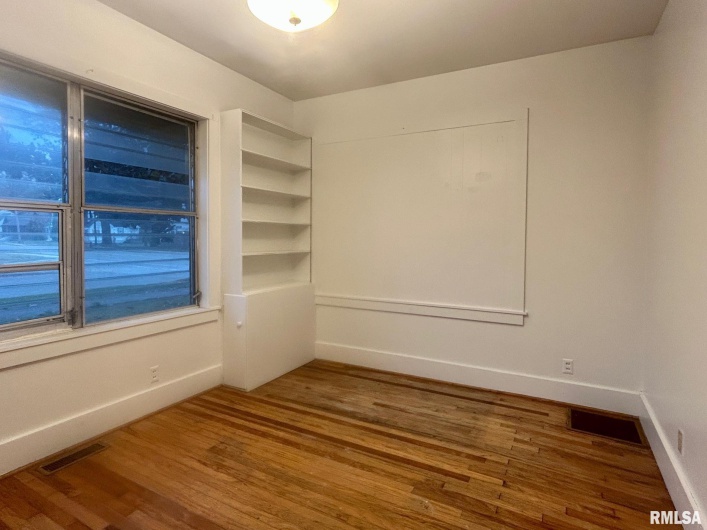 1004 MILL Street, Carbondale, Illinois 62901, 0 , 0 ,0,Residential Income,For Sale,MILL,0,RMAEB460534