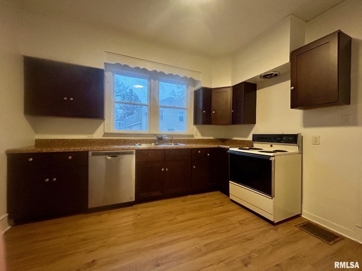 1004 MILL Street, Carbondale, Illinois 62901, 0 , 0 ,0,Residential Income,For Sale,MILL,0,RMAEB460534