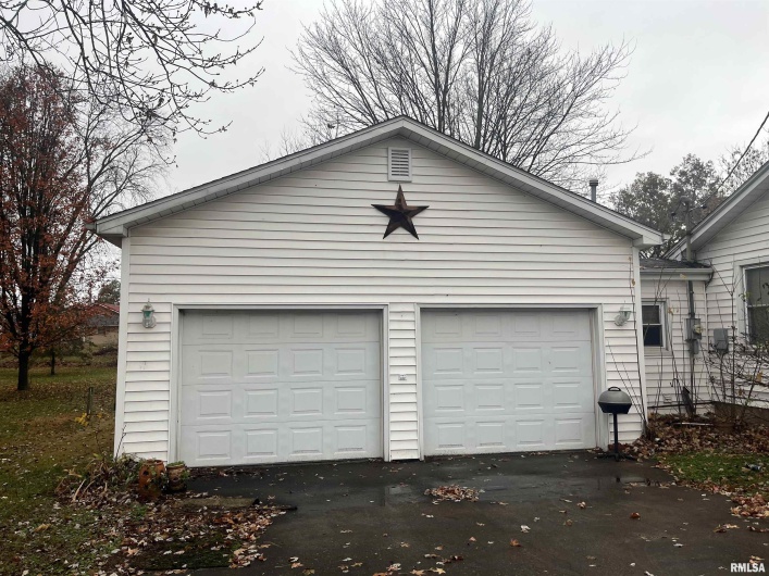 1006 GARFIELD Street, Marion, Illinois 62959, 2 Bedrooms Bedrooms, 0 ,2 BathroomsBathrooms,Residential,For Sale,GARFIELD,0,RMAEB460539