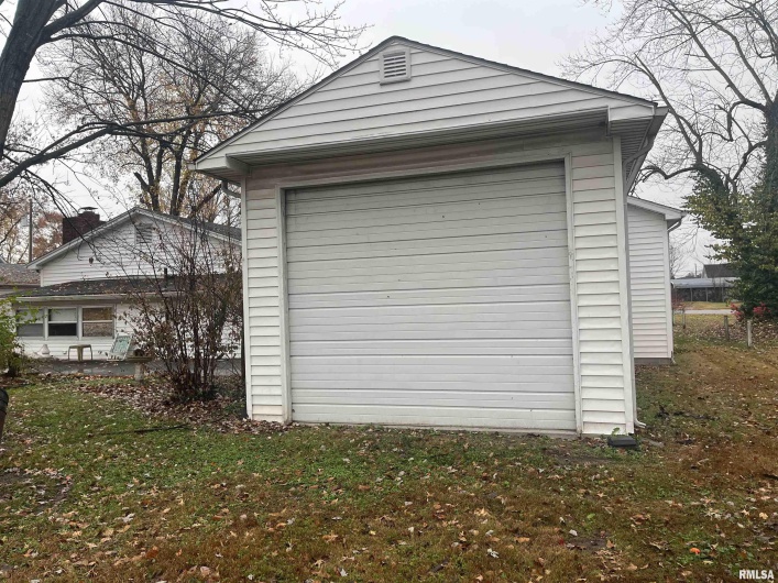 1006 GARFIELD Street, Marion, Illinois 62959, 2 Bedrooms Bedrooms, 0 ,2 BathroomsBathrooms,Residential,For Sale,GARFIELD,0,RMAEB460539