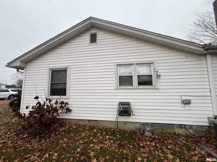 1006 GARFIELD Street, Marion, Illinois 62959, 2 Bedrooms Bedrooms, 0 ,2 BathroomsBathrooms,Residential,For Sale,GARFIELD,0,RMAEB460539