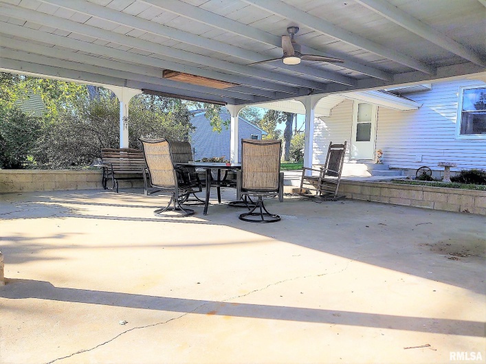 901 LOCUST Street, Vienna, Illinois 62995, 3 Bedrooms Bedrooms, 0 ,1 BathroomBathrooms,Residential,For Sale,LOCUST,0,RMAEB460207