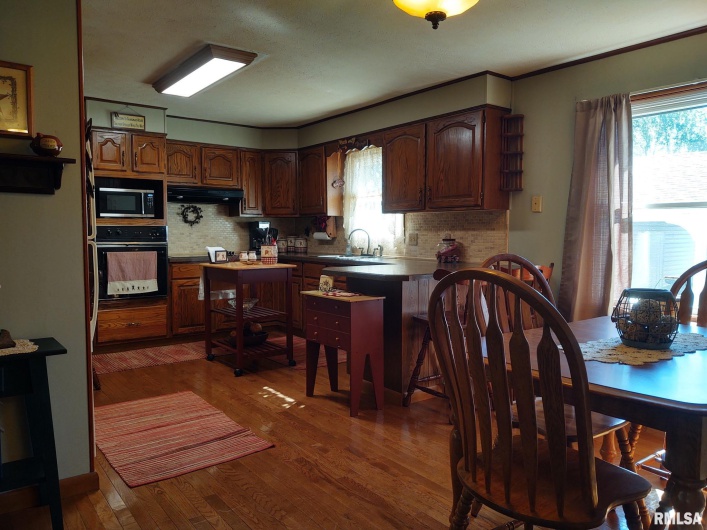 901 LOCUST Street, Vienna, Illinois 62995, 3 Bedrooms Bedrooms, 0 ,1 BathroomBathrooms,Residential,For Sale,LOCUST,0,RMAEB460207