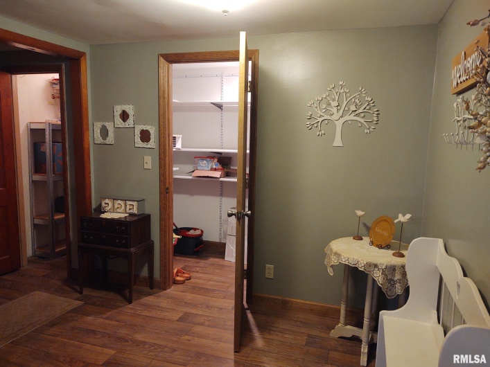 901 LOCUST Street, Vienna, Illinois 62995, 3 Bedrooms Bedrooms, 0 ,1 BathroomBathrooms,Residential,For Sale,LOCUST,0,RMAEB460207