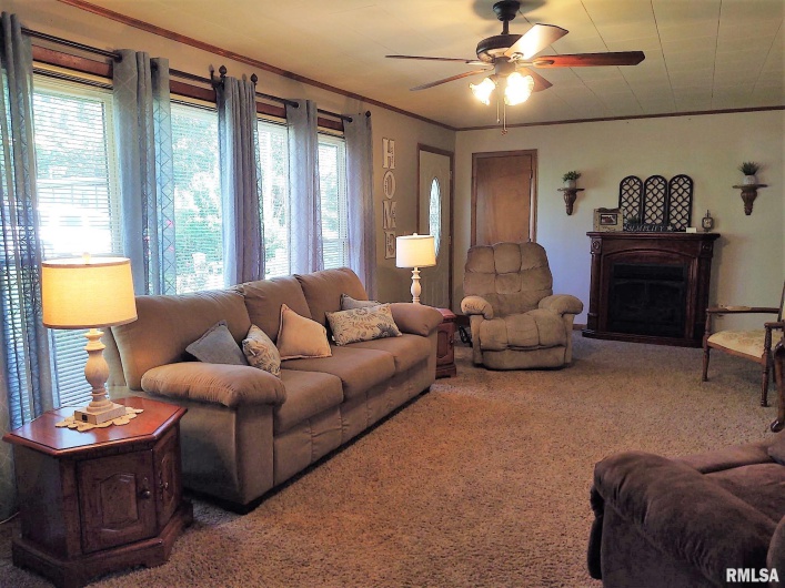 901 LOCUST Street, Vienna, Illinois 62995, 3 Bedrooms Bedrooms, 0 ,1 BathroomBathrooms,Residential,For Sale,LOCUST,0,RMAEB460207