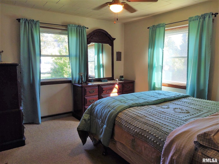 901 LOCUST Street, Vienna, Illinois 62995, 3 Bedrooms Bedrooms, 0 ,1 BathroomBathrooms,Residential,For Sale,LOCUST,0,RMAEB460207