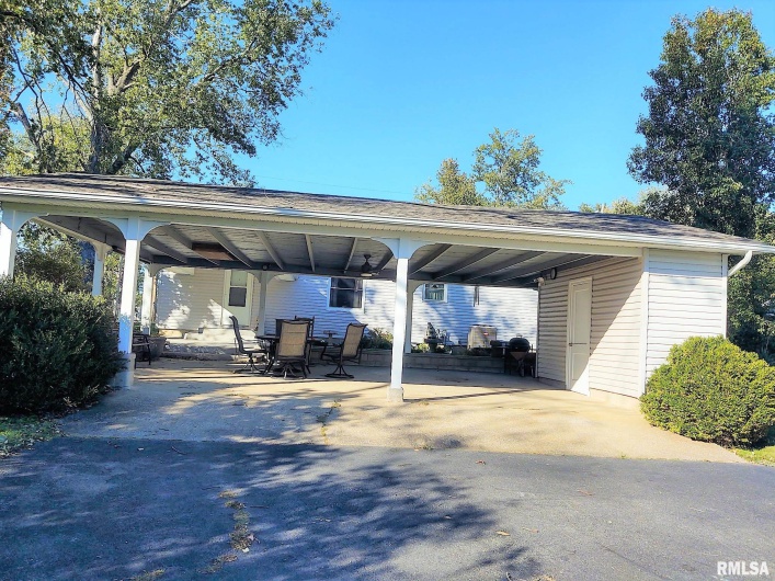 901 LOCUST Street, Vienna, Illinois 62995, 3 Bedrooms Bedrooms, 0 ,1 BathroomBathrooms,Residential,For Sale,LOCUST,0,RMAEB460207