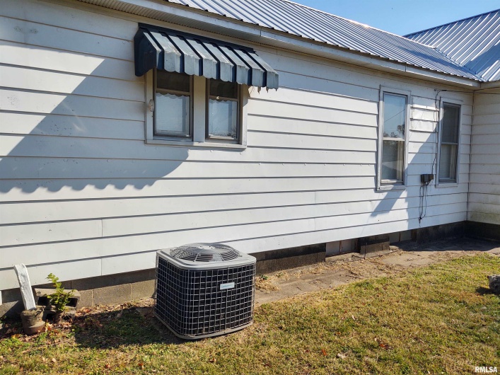 7280 Buncombe Road, Buncombe, Illinois 62912, 2 Bedrooms Bedrooms, 0 ,1 BathroomBathrooms,Residential,For Sale,Buncombe,0,RMAEB455718