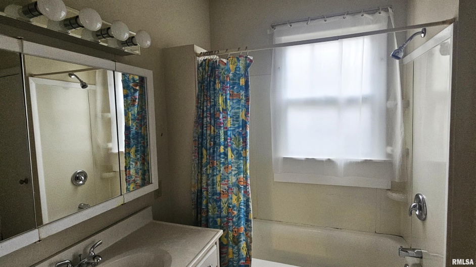 203 ORCHARD Drive, Carbondale, Illinois 62901, 3 Bedrooms Bedrooms, 0 ,3 BathroomsBathrooms,Residential,For Sale,ORCHARD,0,RMAEB460544