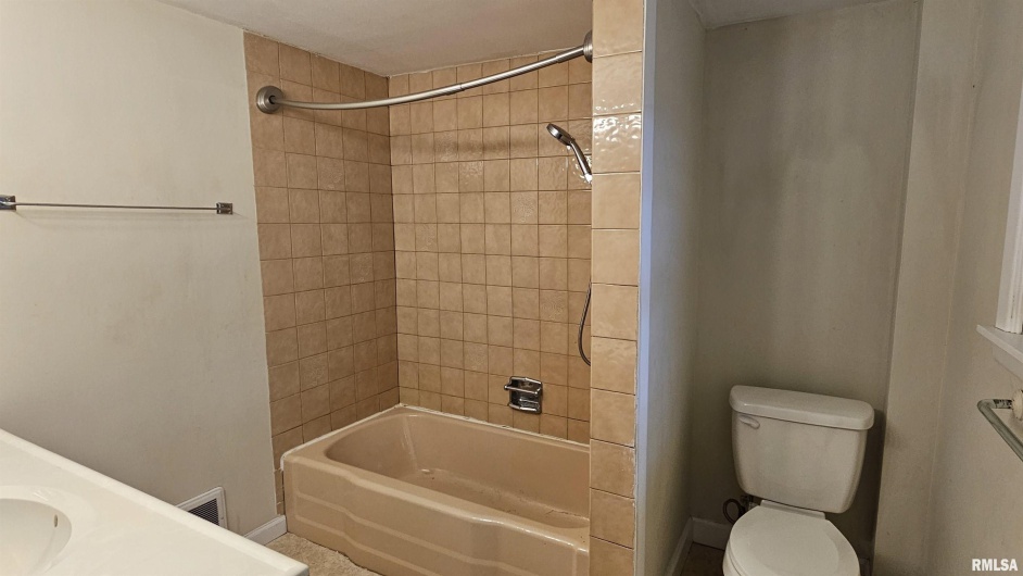 203 ORCHARD Drive, Carbondale, Illinois 62901, 3 Bedrooms Bedrooms, 0 ,3 BathroomsBathrooms,Residential,For Sale,ORCHARD,0,RMAEB460544