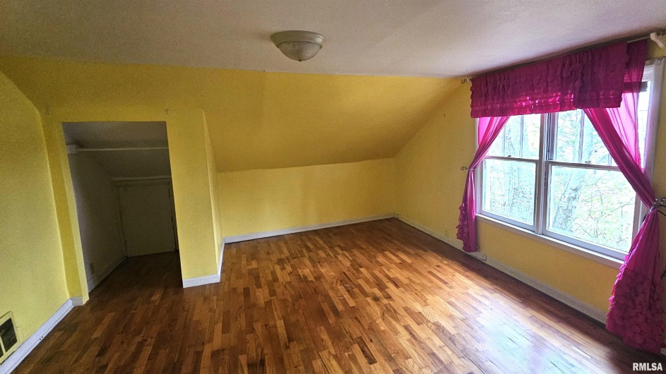 203 ORCHARD Drive, Carbondale, Illinois 62901, 3 Bedrooms Bedrooms, 0 ,3 BathroomsBathrooms,Residential,For Sale,ORCHARD,0,RMAEB460544