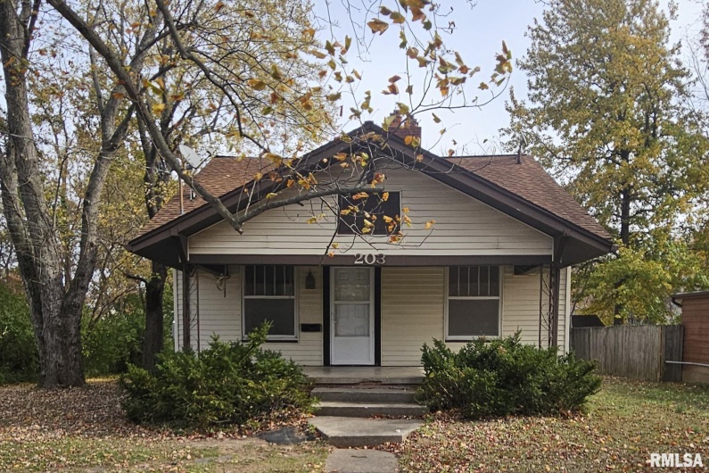 203 ORCHARD Drive, Carbondale, Illinois 62901, 3 Bedrooms Bedrooms, 0 ,3 BathroomsBathrooms,Residential,For Sale,ORCHARD,0,RMAEB460544