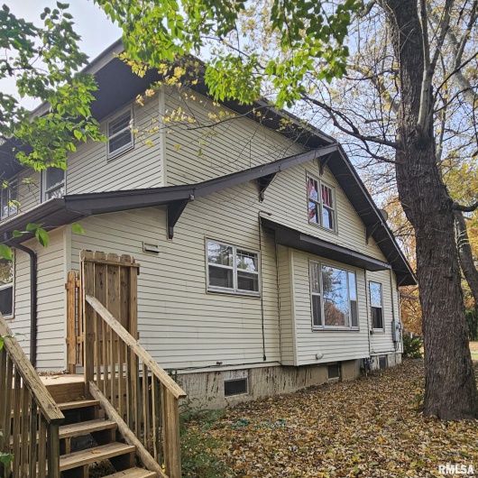 203 ORCHARD Drive, Carbondale, Illinois 62901, 3 Bedrooms Bedrooms, 0 ,3 BathroomsBathrooms,Residential,For Sale,ORCHARD,0,RMAEB460544