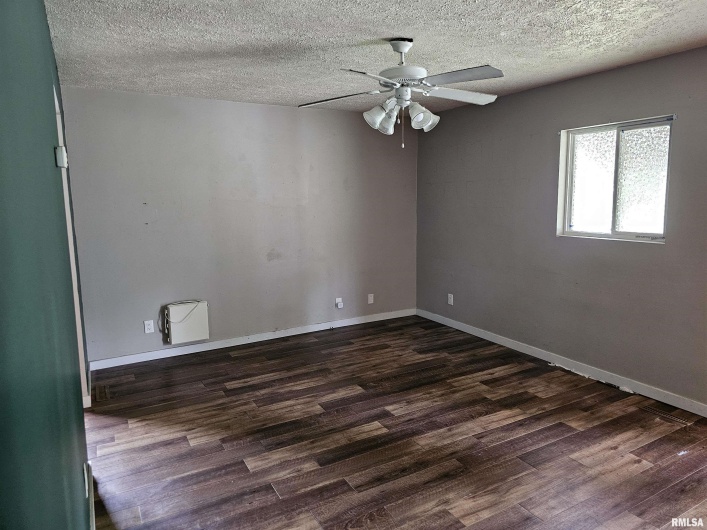 1222 MIDWAY Court, Marion, Illinois 62959, 2 Bedrooms Bedrooms, 0 ,1 BathroomBathrooms,Residential,For Sale,MIDWAY,0,RMAQC4263680