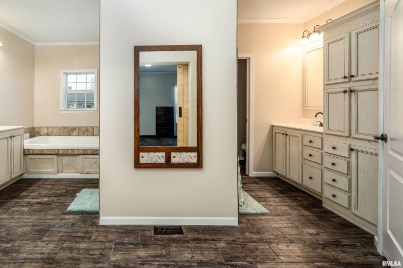 5673 Arctic Fox Drive, Carterville, Illinois 62918, 4 Bedrooms Bedrooms, 0 ,2 BathroomsBathrooms,Residential,For Sale,Arctic Fox,0,RMAQC4269468