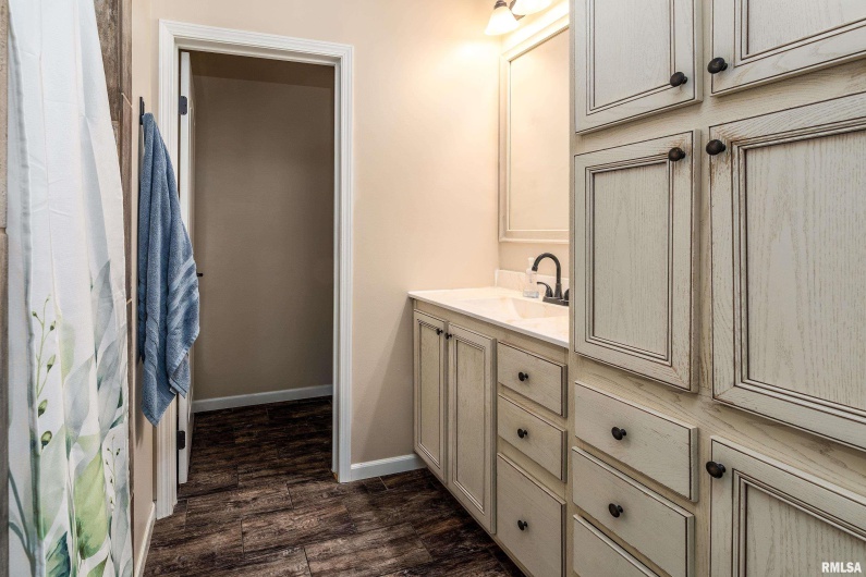 5673 Arctic Fox Drive, Carterville, Illinois 62918, 4 Bedrooms Bedrooms, 0 ,2 BathroomsBathrooms,Residential,For Sale,Arctic Fox,0,RMAQC4269468