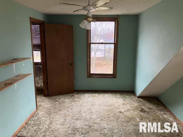 915 MADISON Street, Marion, Illinois 62959, 2 Bedrooms Bedrooms, 0 ,1 BathroomBathrooms,Residential,For Sale,MADISON,0,RMAEB460558