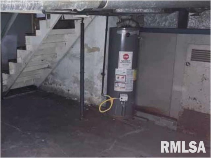 915 MADISON Street, Marion, Illinois 62959, 2 Bedrooms Bedrooms, 0 ,1 BathroomBathrooms,Residential,For Sale,MADISON,0,RMAEB460558