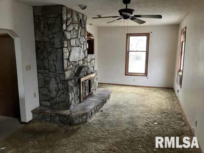 915 MADISON Street, Marion, Illinois 62959, 2 Bedrooms Bedrooms, 0 ,1 BathroomBathrooms,Residential,For Sale,MADISON,0,RMAEB460558