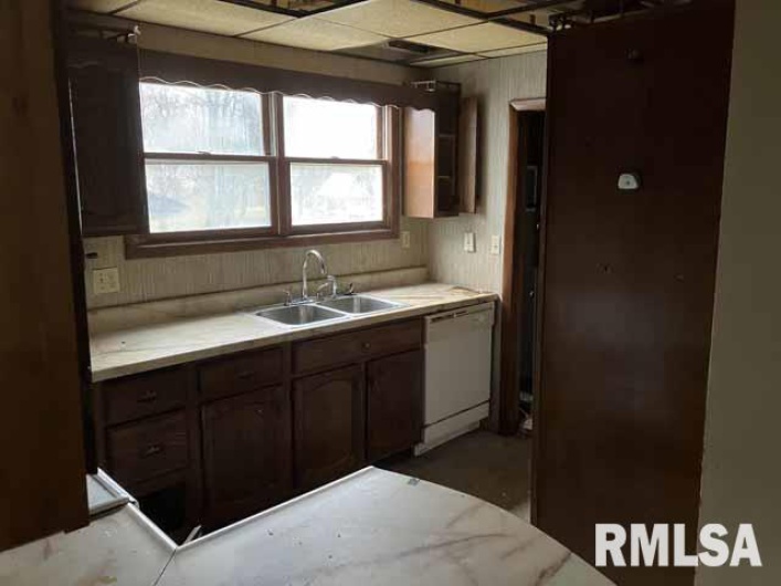 915 MADISON Street, Marion, Illinois 62959, 2 Bedrooms Bedrooms, 0 ,1 BathroomBathrooms,Residential,For Sale,MADISON,0,RMAEB460558