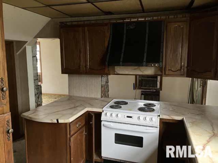 915 MADISON Street, Marion, Illinois 62959, 2 Bedrooms Bedrooms, 0 ,1 BathroomBathrooms,Residential,For Sale,MADISON,0,RMAEB460558