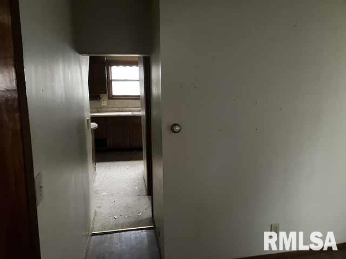 915 MADISON Street, Marion, Illinois 62959, 2 Bedrooms Bedrooms, 0 ,1 BathroomBathrooms,Residential,For Sale,MADISON,0,RMAEB460558