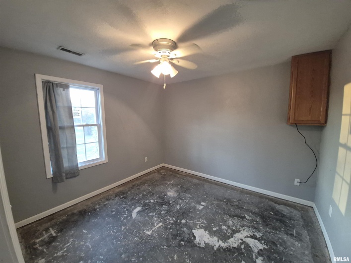 1100 MOORE Street, Eldorado, Illinois 62930, 2 Bedrooms Bedrooms, 0 ,2 BathroomsBathrooms,Residential,For Sale,MOORE,0,RMAEB460563