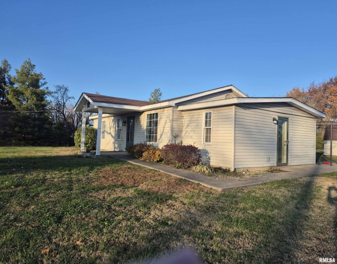 1100 MOORE Street, Eldorado, Illinois 62930, 2 Bedrooms Bedrooms, 0 ,2 BathroomsBathrooms,Residential,For Sale,MOORE,0,RMAEB460563