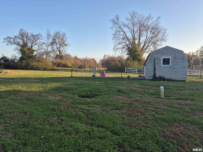 1100 MOORE Street, Eldorado, Illinois 62930, 2 Bedrooms Bedrooms, 0 ,2 BathroomsBathrooms,Residential,For Sale,MOORE,0,RMAEB460563