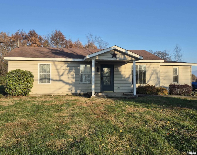 1100 MOORE Street, Eldorado, Illinois 62930, 2 Bedrooms Bedrooms, 0 ,2 BathroomsBathrooms,Residential,For Sale,MOORE,0,RMAEB460563