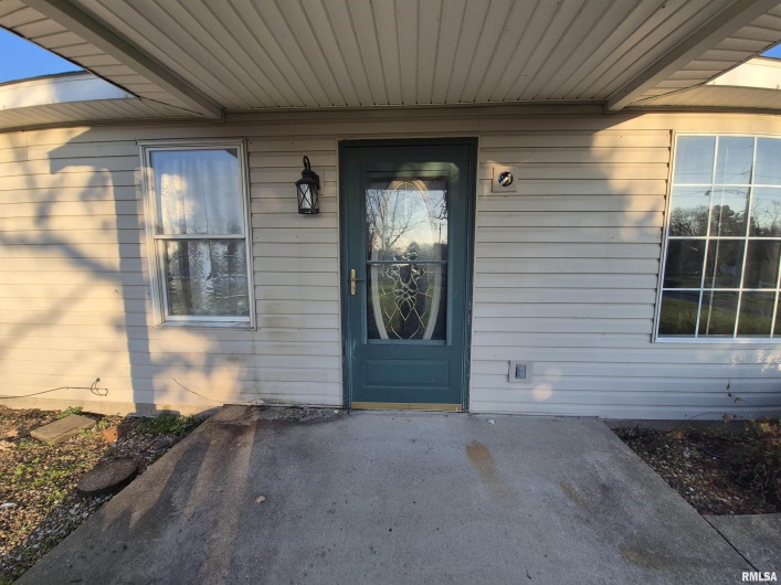 1100 MOORE Street, Eldorado, Illinois 62930, 2 Bedrooms Bedrooms, 0 ,2 BathroomsBathrooms,Residential,For Sale,MOORE,0,RMAEB460563