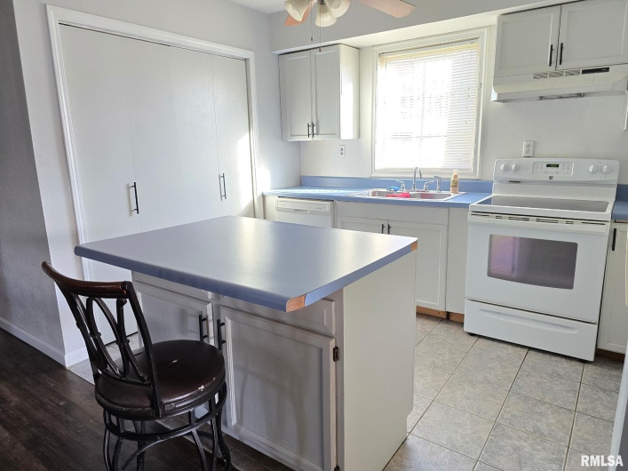 1100 MOORE Street, Eldorado, Illinois 62930, 2 Bedrooms Bedrooms, 0 ,2 BathroomsBathrooms,Residential,For Sale,MOORE,0,RMAEB460563