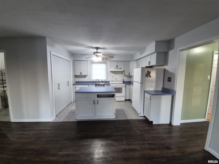 1100 MOORE Street, Eldorado, Illinois 62930, 2 Bedrooms Bedrooms, 0 ,2 BathroomsBathrooms,Residential,For Sale,MOORE,0,RMAEB460563