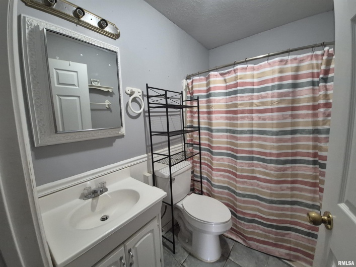 1100 MOORE Street, Eldorado, Illinois 62930, 2 Bedrooms Bedrooms, 0 ,2 BathroomsBathrooms,Residential,For Sale,MOORE,0,RMAEB460563