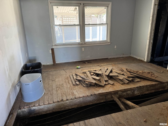 301 CALVERT Street, Marion, Illinois 62959, 3 Bedrooms Bedrooms, 0 ,0,Residential,For Sale,CALVERT,0,RMAEB460250