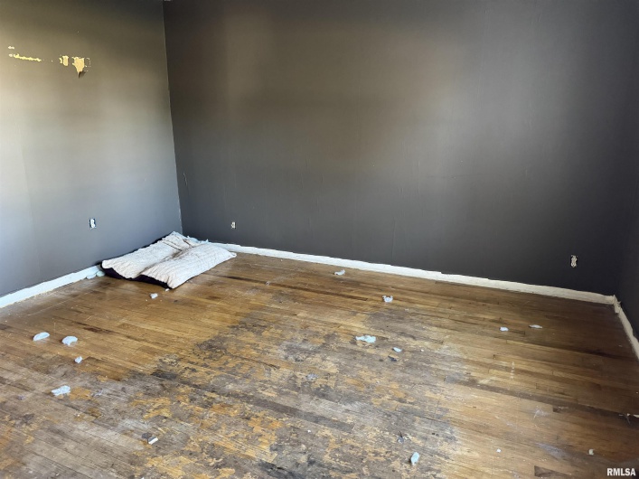 301 CALVERT Street, Marion, Illinois 62959, 3 Bedrooms Bedrooms, 0 ,0,Residential,For Sale,CALVERT,0,RMAEB460250