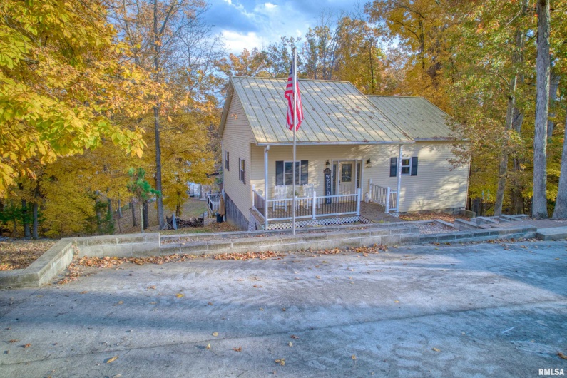 1415 Lake Shore Drive South, Goreville, Illinois 62939, 3 Bedrooms Bedrooms, 0 ,3 BathroomsBathrooms,Residential,For Sale,Lake Shore Drive South,0,RMAEB460567