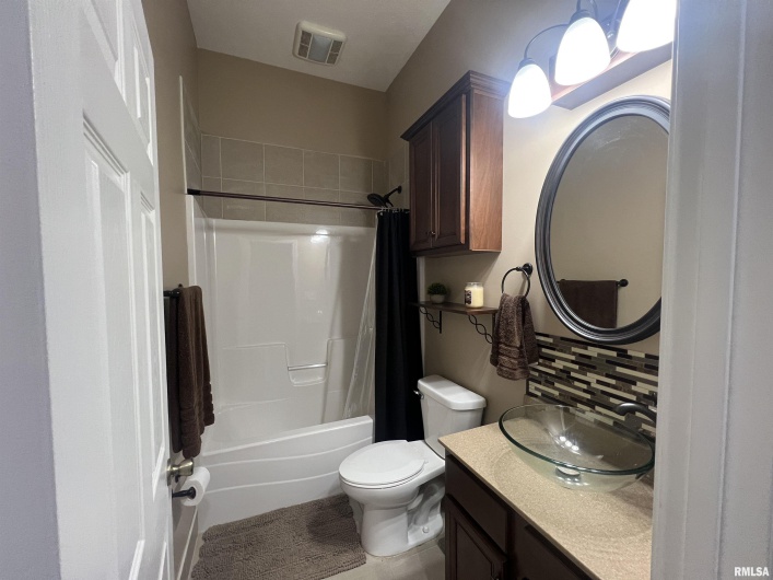 1415 Lake Shore Drive South, Goreville, Illinois 62939, 3 Bedrooms Bedrooms, 0 ,3 BathroomsBathrooms,Residential,For Sale,Lake Shore Drive South,0,RMAEB460567