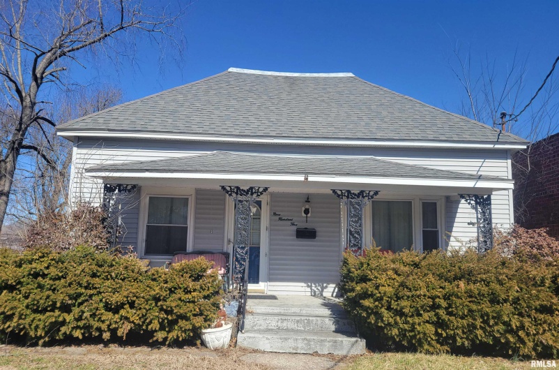 905 MONROE Street, Herrin, Illinois 62948, 3 Bedrooms Bedrooms, 0 ,1 BathroomBathrooms,Residential,For Sale,MONROE,0,RMAEB460571