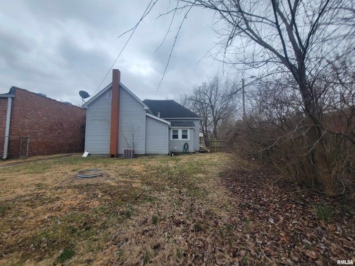 905 MONROE Street, Herrin, Illinois 62948, 3 Bedrooms Bedrooms, 0 ,1 BathroomBathrooms,Residential,For Sale,MONROE,0,RMAEB460571