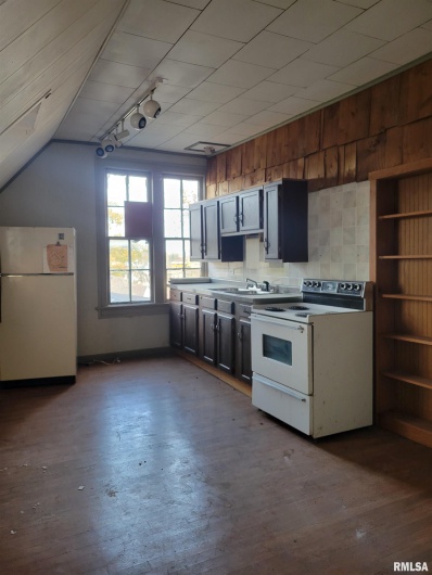 215 VIENNA Street, Anna, Illinois 62906, 2 Bedrooms Bedrooms, 0 ,1 BathroomBathrooms,Residential,For Sale,VIENNA,0,RMAEB460576