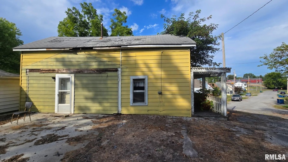 215 VIENNA Street, Anna, Illinois 62906, 2 Bedrooms Bedrooms, 0 ,1 BathroomBathrooms,Residential,For Sale,VIENNA,0,RMAEB460576