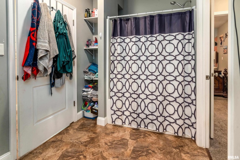 2018 CLARKE Street, Murphysboro, Illinois 62966, 2 Bedrooms Bedrooms, 0 ,1 BathroomBathrooms,Residential,For Sale,CLARKE,0,RMAEB460579